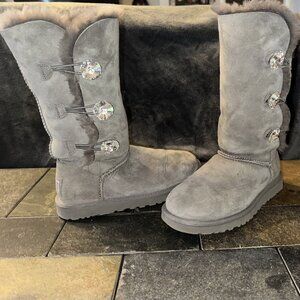 UGG Bailey Swarovski Triple Button Gray Tall Size 6 Women